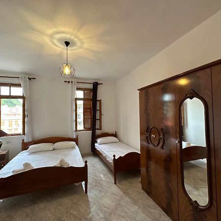 Central Charm Apartments Vlorë Buitenkant foto