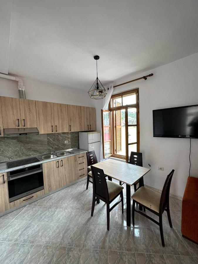 Central Charm Apartments Vlorë Buitenkant foto