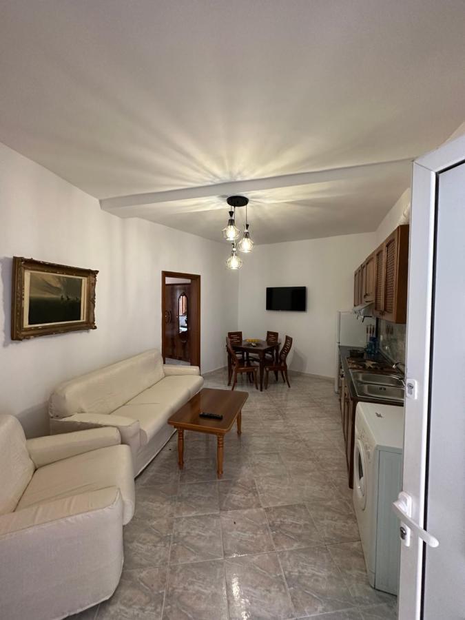 Central Charm Apartments Vlorë Buitenkant foto
