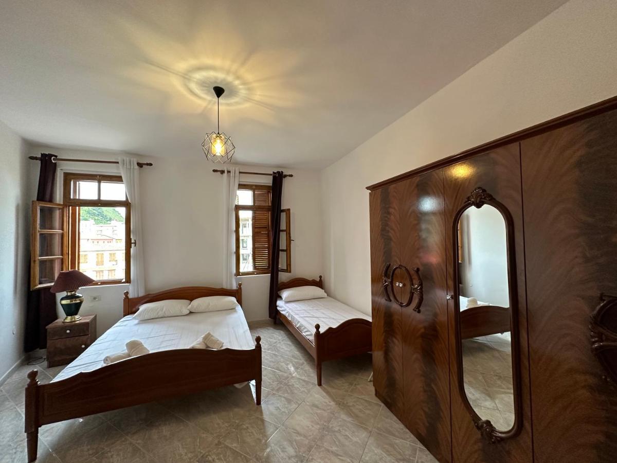Central Charm Apartments Vlorë Buitenkant foto