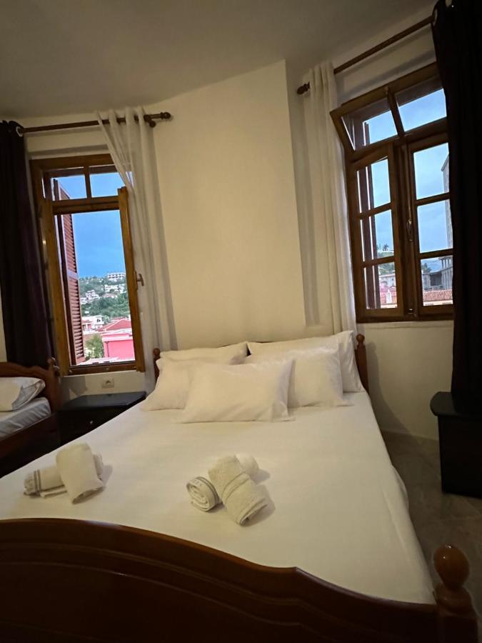 Central Charm Apartments Vlorë Buitenkant foto